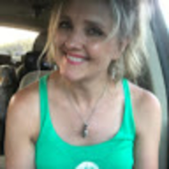 Meet your Posher, Lori - Picture 1 of 1